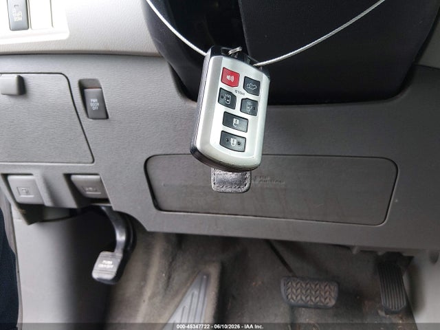 45347722 :رقم المزاد ، 5TDYZ3DC0HS876686 vin ، 2017 Toyota Sienna Xle 8 Passenger مزاد بيع