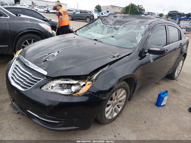 45347751 :رقم المزاد ، 1C3BC1FB6BN575793 vin ، 2011 Chrysler 200 Touring مزاد بيع