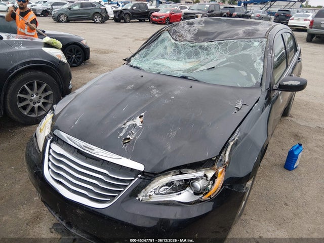 45347751 :رقم المزاد ، 1C3BC1FB6BN575793 vin ، 2011 Chrysler 200 Touring مزاد بيع
