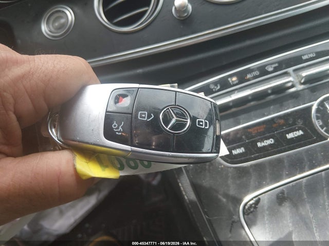 2019 Mercedes-benz E 300 4matic მანქანა იყიდება აუქციონზე, vin: WDDZF4KB1KA524076, აუქციონის ნომერი: 45347771