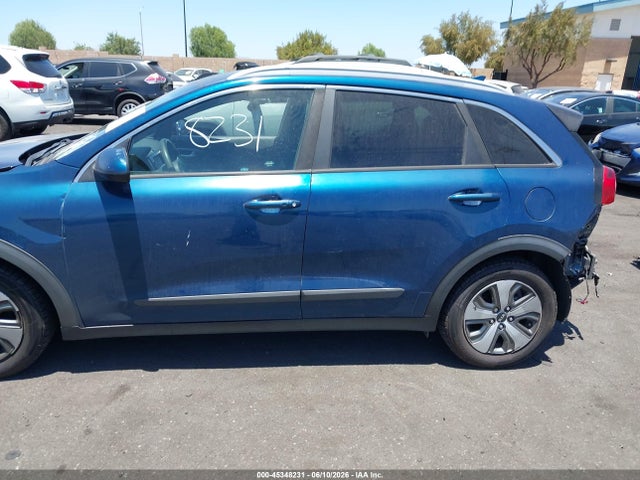 KNDCB3LC0J5157577 KIA NIRO LX