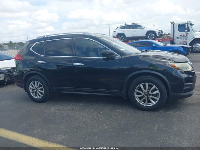 45348294 :رقم المزاد ، 5N1AT2MT0HC821505 vin ، 2017 Nissan Rogue Sv مزاد بيع