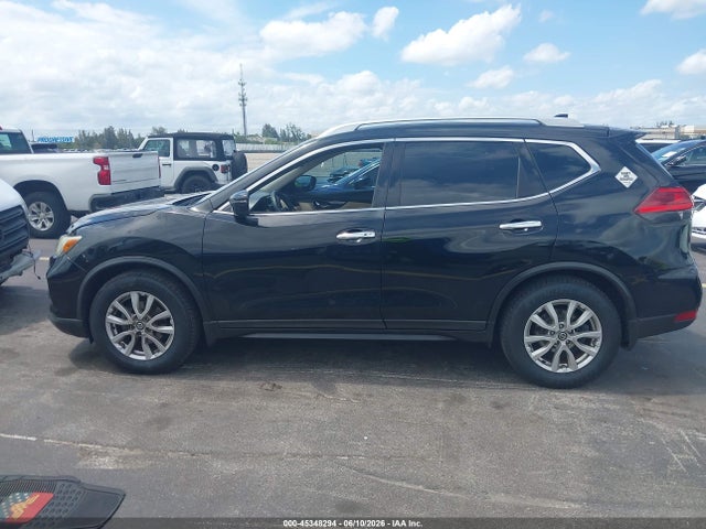 45348294 :رقم المزاد ، 5N1AT2MT0HC821505 vin ، 2017 Nissan Rogue Sv مزاد بيع