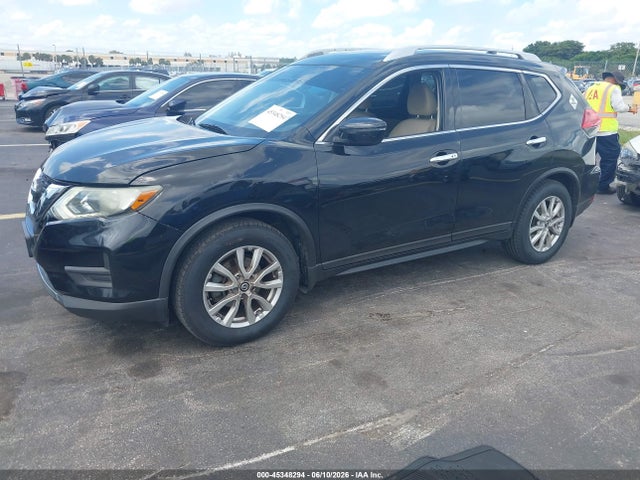 45348294 :رقم المزاد ، 5N1AT2MT0HC821505 vin ، 2017 Nissan Rogue Sv مزاد بيع