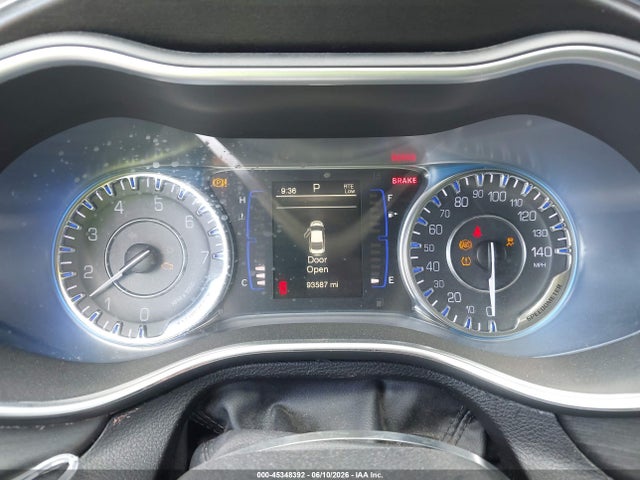 45348392 :رقم المزاد ، 1C3CCCAG9HN511257 vin ، 2017 Chrysler 200 Limited Platinum مزاد بيع