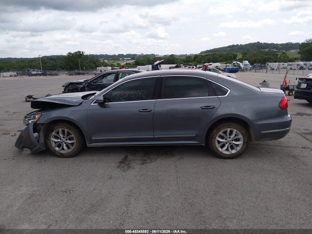 1VWAS7A3XGC054184 Volkswagen Passat 1.8t S