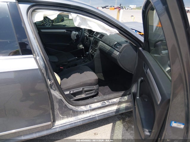 1VWAS7A3XGC054184 Volkswagen Passat 1.8t S