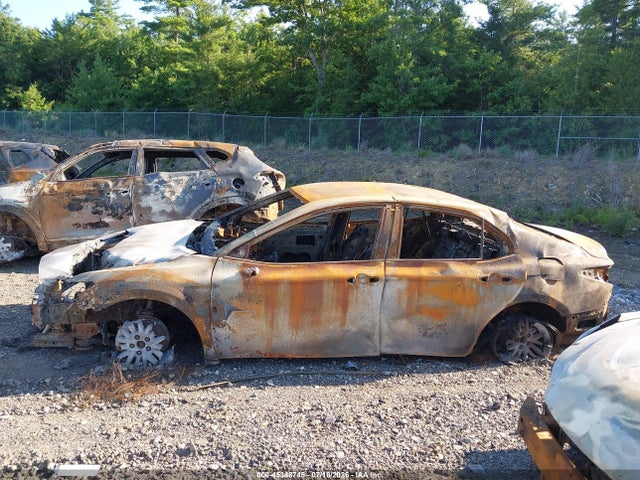 4T1F31AK9NU587950 Toyota Camry Xle Hybrid