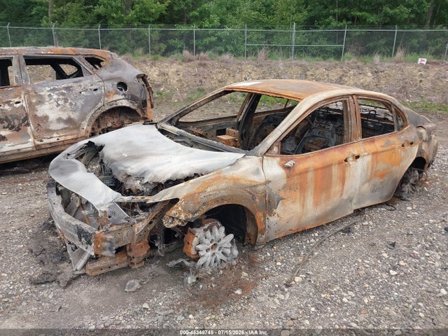 4T1F31AK9NU587950 Toyota Camry Xle Hybrid