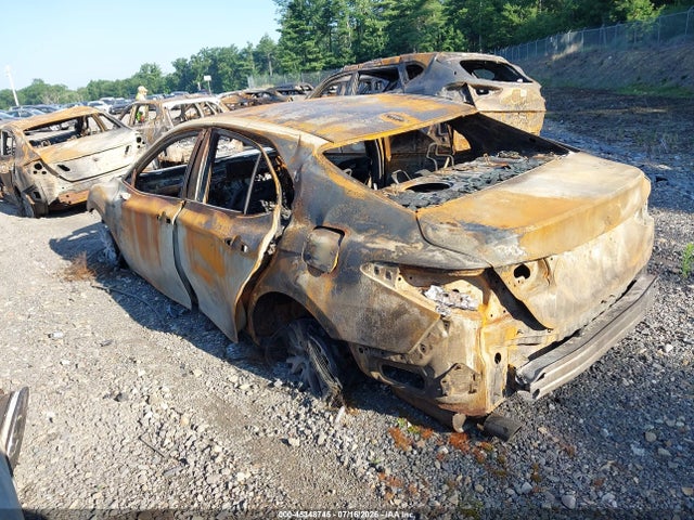 4T1F31AK9NU587950 Toyota Camry Xle Hybrid
