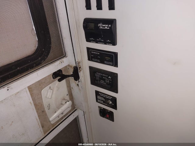 45348980 :رقم المزاد ، 1FDXE4FS1ADA61850 vin ، 2010 Ford E-450 Cutaway مزاد بيع