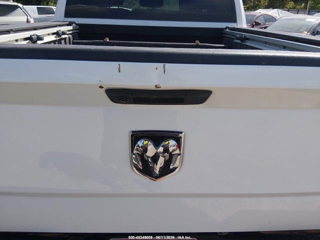 1C6RR7KT8KS667703 RAM 1500 Classic Tradesman 4x4 5&#039;7 Box