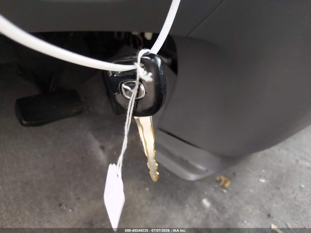 45349225 :رقم المزاد ، JM3LW28J140504719 vin ، 2004 Mazda Mpv Lx مزاد بيع