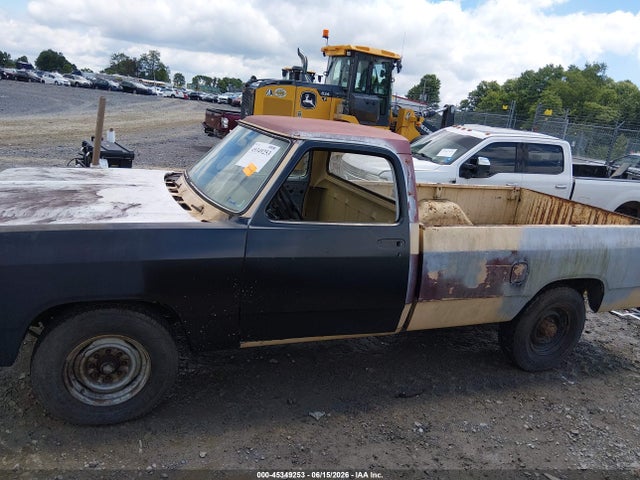 1982 Dodge D-series D300/d350 მანქანა იყიდება აუქციონზე, vin: 1B7KD34T2CS257740, აუქციონის ნომერი: 45349253