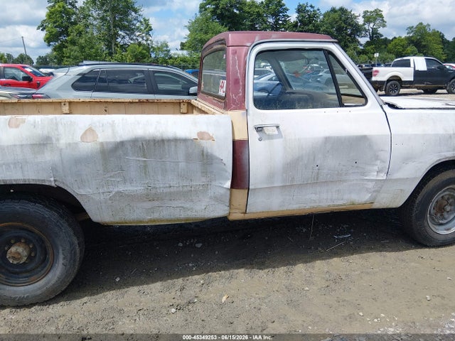 1982 Dodge D-series D300/d350 მანქანა იყიდება აუქციონზე, vin: 1B7KD34T2CS257740, აუქციონის ნომერი: 45349253