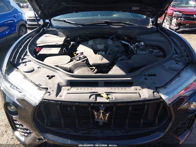45349792 :رقم المزاد ، ZN661XUS8MX372046 vin ، 2021 Maserati Levante Gransport مزاد بيع