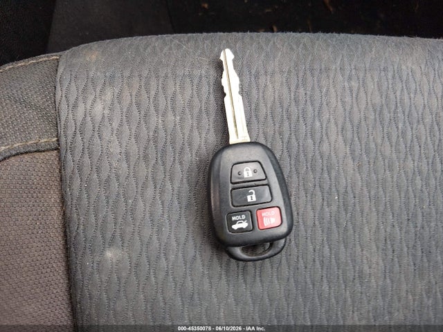 45350078 :رقم المزاد ، 5YFBURHE7JP823937 vin ، 2018 Toyota Corolla Le مزاد بيع