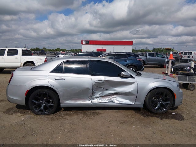 Продаж на аукціоні авто 2022 Chrysler 300 S, vin: 2C3CCABG5NH167546, номер лоту: 45350366