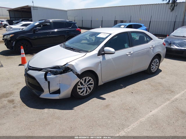 Toyota COROLLA LE 2018 5YFBURHEXJP833961 Image 2