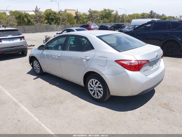Toyota COROLLA LE 2018 5YFBURHEXJP833961 Image 3