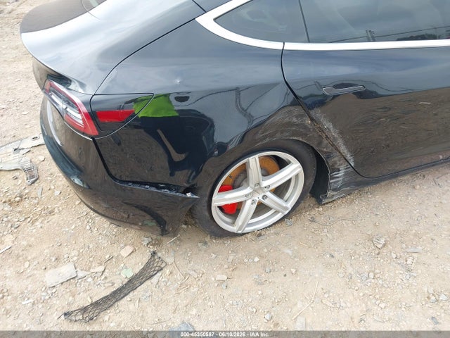 45350587 :رقم المزاد ، 5YJ3E1EB8JF078706 vin ، 2018 Tesla Model 3 Long Range/performance مزاد بيع