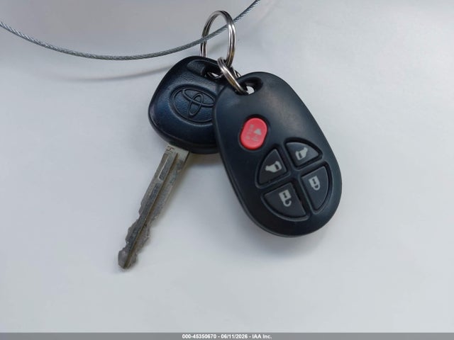 Продажа на аукционе авто 2017 Toyota Sienna Le 8 Passenger, vin: 5TDKZ3DC9HS876692, номер лота: 45350670