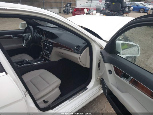 Продаж на аукціоні авто 2013 Mercedes-benz C 250 Luxury/sport, vin: WDDGF4HB4DR290941, номер лоту: 45350774