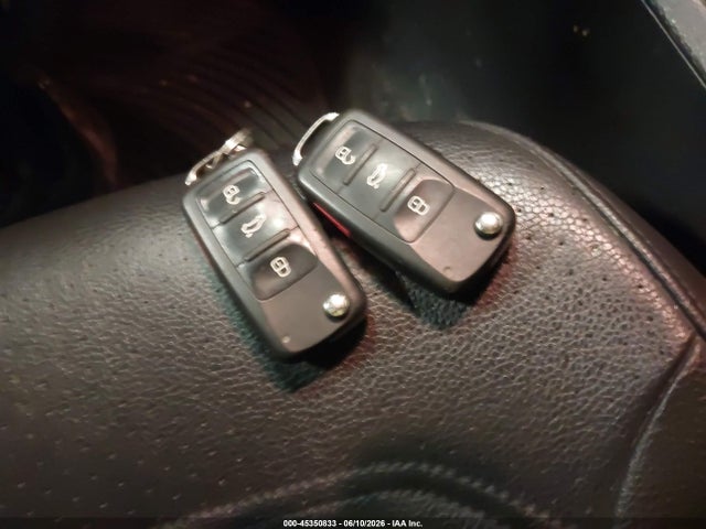 45350833 :رقم المزاد ، 1VWAT7A38FC110134 vin ، 2015 Volkswagen Passat 1.8t Limited Edition مزاد بيع