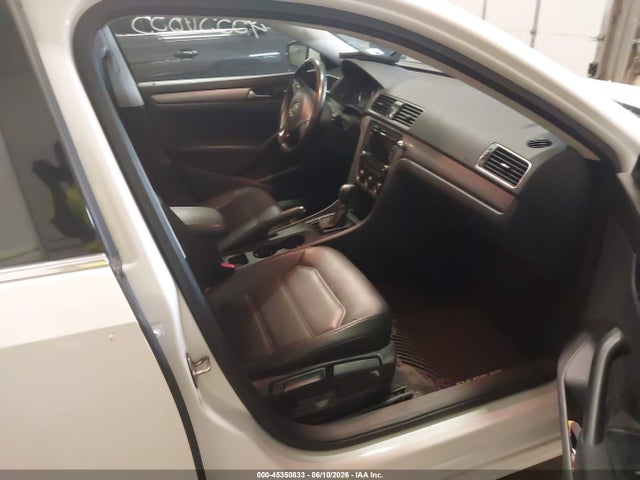 45350833 :رقم المزاد ، 1VWAT7A38FC110134 vin ، 2015 Volkswagen Passat 1.8t Limited Edition مزاد بيع