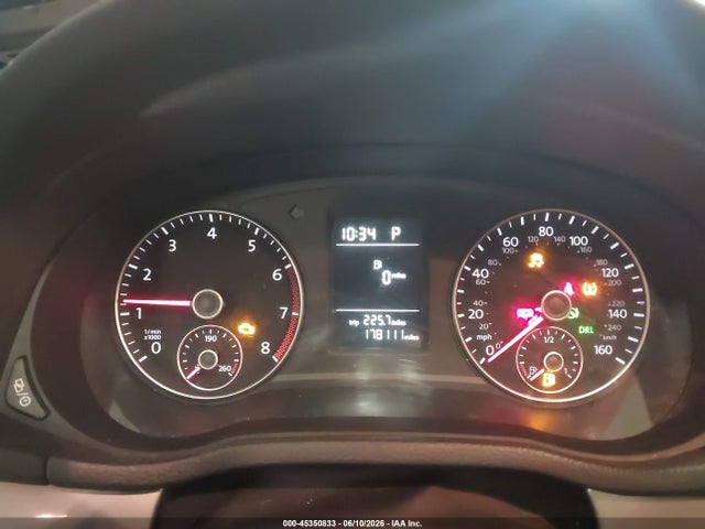 45350833 :رقم المزاد ، 1VWAT7A38FC110134 vin ، 2015 Volkswagen Passat 1.8t Limited Edition مزاد بيع