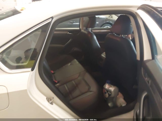 45350833 :رقم المزاد ، 1VWAT7A38FC110134 vin ، 2015 Volkswagen Passat 1.8t Limited Edition مزاد بيع