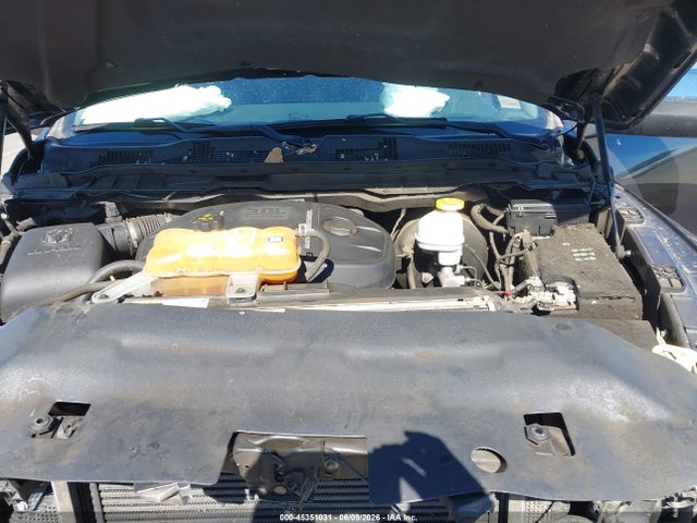 1C6RR7NM5JS352392 RAM 1500 Laramie 4x4 5&#039;7 Box