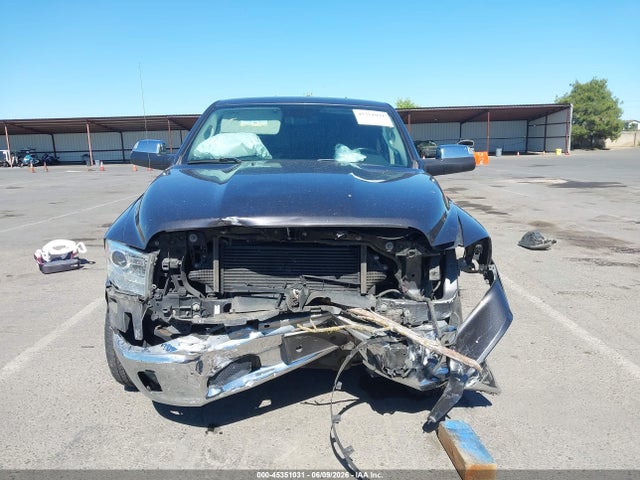 1C6RR7NM5JS352392 RAM 1500 Laramie 4x4 5&#039;7 Box