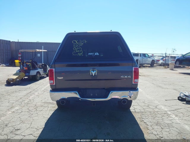 1C6RR7NM5JS352392 RAM 1500 Laramie 4x4 5&#039;7 Box