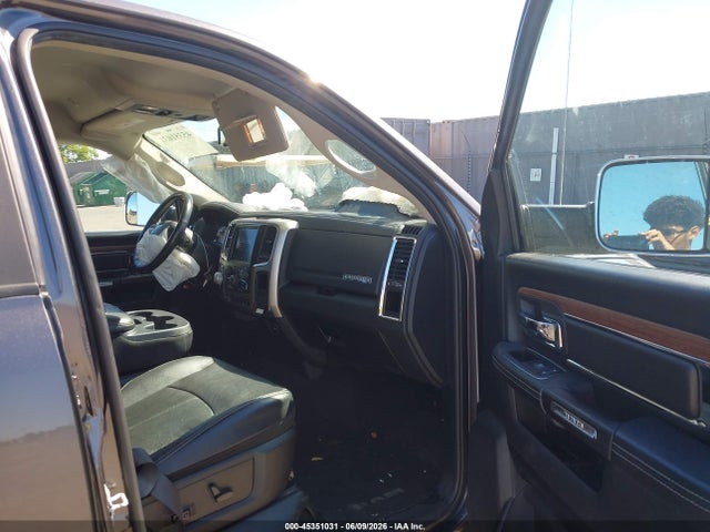 1C6RR7NM5JS352392 RAM 1500 Laramie 4x4 5&#039;7 Box