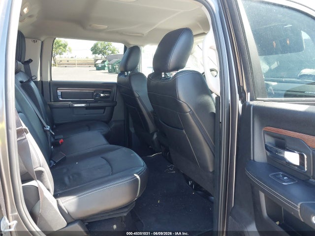 1C6RR7NM5JS352392 RAM 1500 Laramie 4x4 5&#039;7 Box