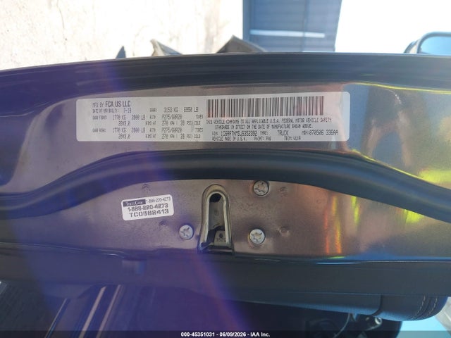 1C6RR7NM5JS352392 RAM 1500 Laramie 4x4 5&#039;7 Box