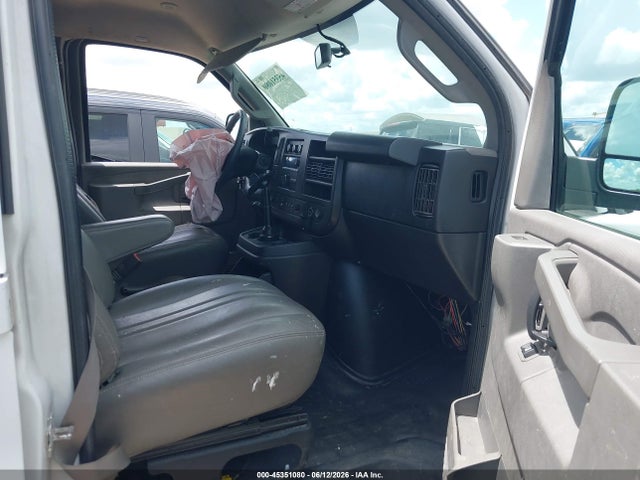GMC Savana 2500 Work Van 2018 1GTW7AFP6J1257787 Image 5