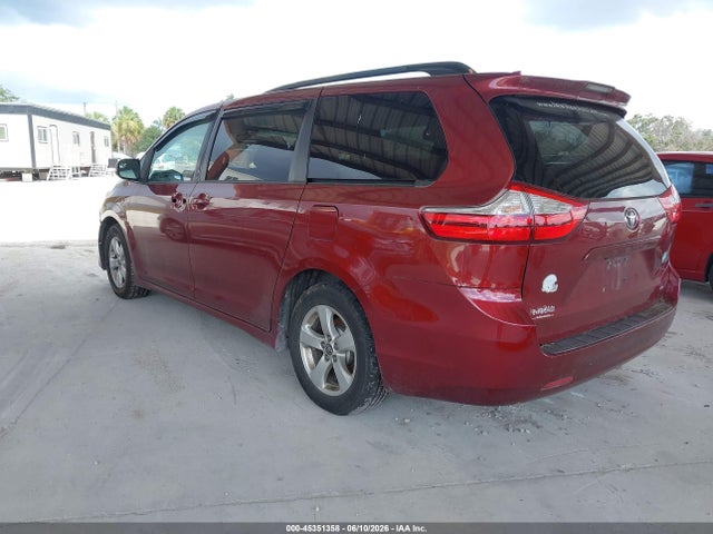 Продажа на аукционе авто 2018 Toyota Sienna Le 8 Passenger, vin: 5TDKZ3DC0JS906717, номер лота: 45351358