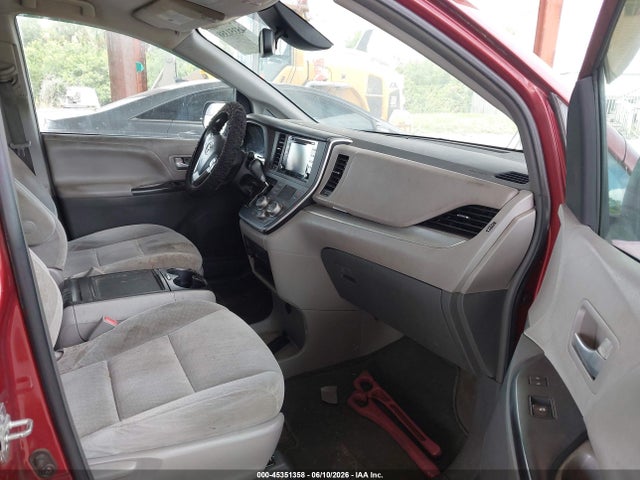 Продажа на аукционе авто 2018 Toyota Sienna Le 8 Passenger, vin: 5TDKZ3DC0JS906717, номер лота: 45351358