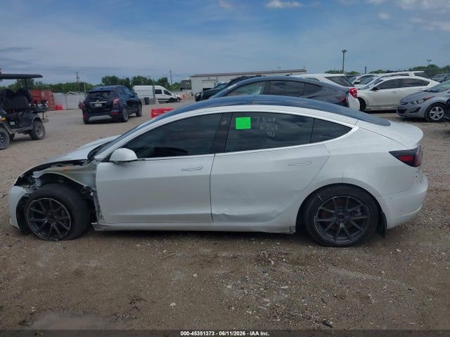 45351373 :رقم المزاد ، 5YJ3E1EB8KF511538 vin ، 2019 Tesla Model 3 Long Range/performance مزاد بيع