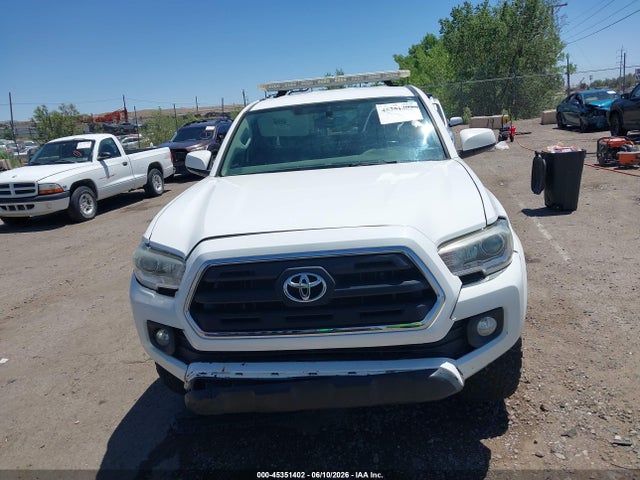 2017 Toyota Tacoma Sr5 V6 მანქანა იყიდება აუქციონზე, vin: 5TFSZ5AN0HX075113, აუქციონის ნომერი: 45351402