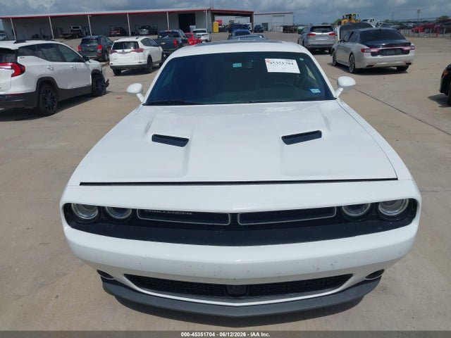 2C3CDZAG6JH258123 Dodge Challenger Sxt Plus