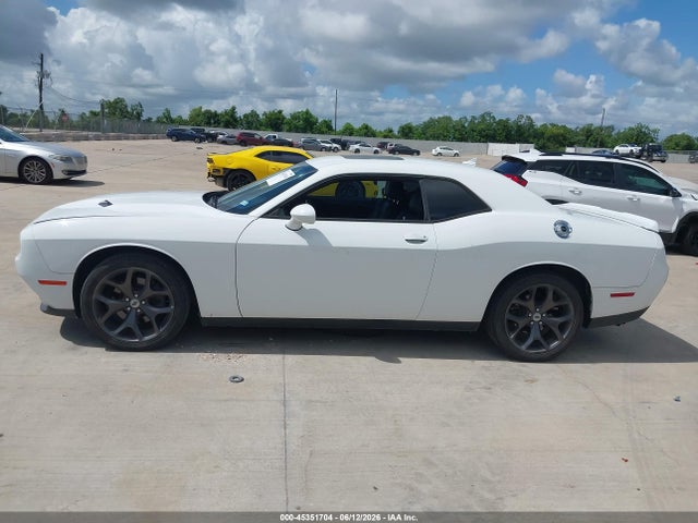 2C3CDZAG6JH258123 Dodge Challenger Sxt Plus