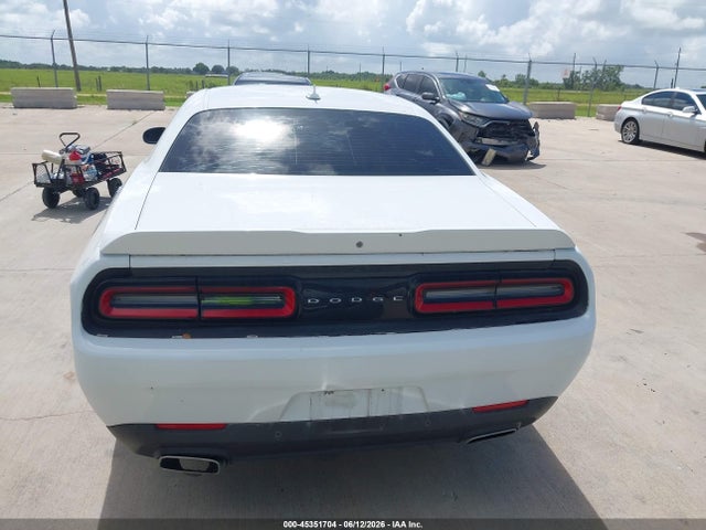 2C3CDZAG6JH258123 Dodge Challenger Sxt Plus