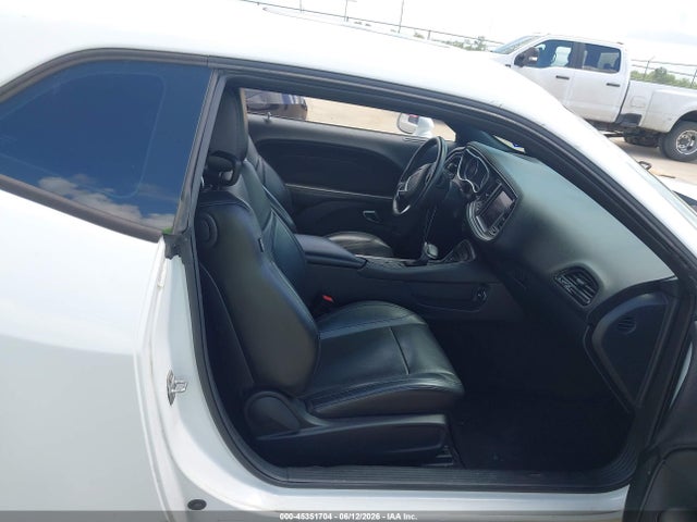 2C3CDZAG6JH258123 Dodge Challenger Sxt Plus