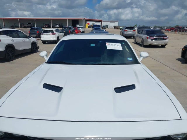 2C3CDZAG6JH258123 Dodge Challenger Sxt Plus
