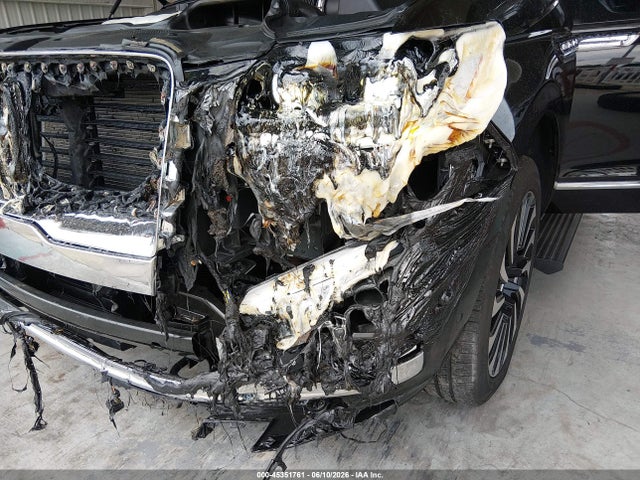 45351761 :رقم المزاد ، 5LMJJ3TGXREL15098 vin ، 2024 Lincoln Navigator Black Label L مزاد بيع