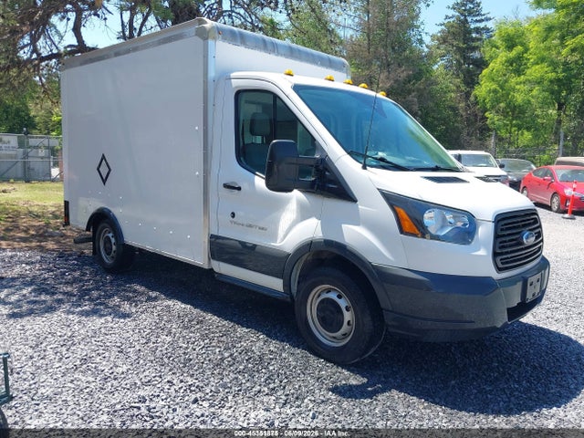 45351875 :رقم المزاد ، 1FDYR5PM7HKB27953 vin ، 2017 Ford Transit-250 Cutaway مزاد بيع