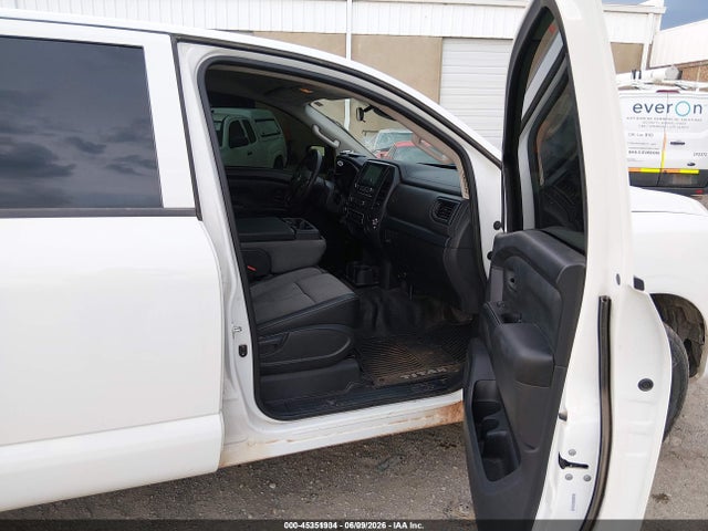 1N6AA1EC1MN525598 Nissan Titan S 4x4